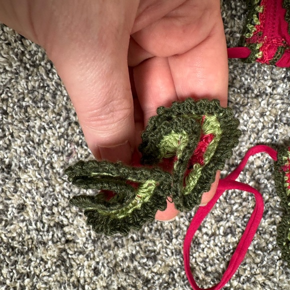 BECCA Raspberry Magenta Crochet Embroidered Detail Bikini Top Large - Picture 4 of 12